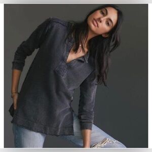 ANTHROPOLOGIE • Pilcro Split-Hem Tunic Top in Carbon • size small